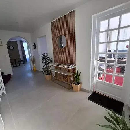 Maison Spacieuse A Avec Jardin Montebourg