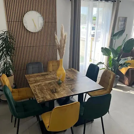 Maison Spacieuse A Avec Jardin