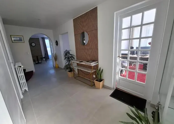 Maison Spacieuse A Avec Jardin Montebourg