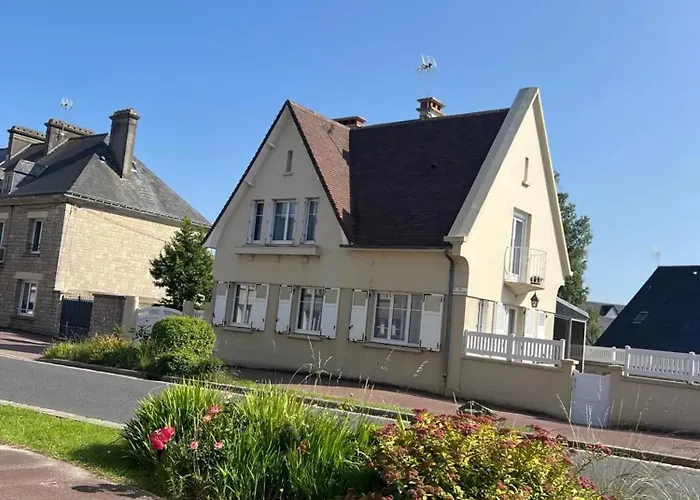 Maison Spacieuse A Avec Jardin Montebourg