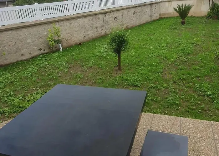 Maison Spacieuse A Avec Jardin *