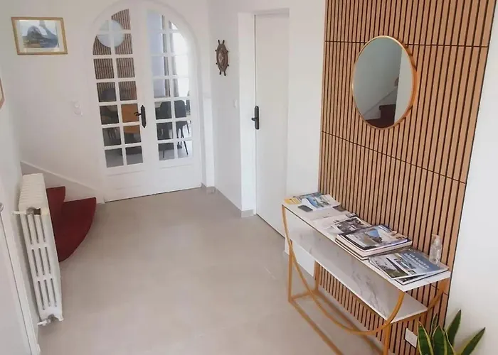 Дом отдыха Maison Spacieuse A Avec Jardin *